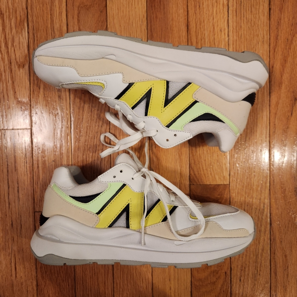 New Balance White and Yellow Shoes Size Boys 7
